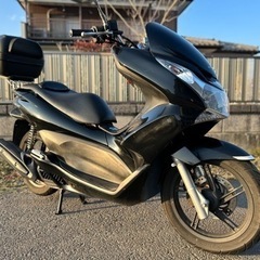 ☆PCX125☆走行少なめ☆バッテリー・プラグ・グリップなど新品...