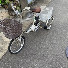【値下げしました】
電動三輪車