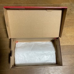 ニューバランス スニーカーの箱の画像