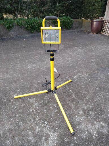 三脚式 ハロゲン 投光器 500W 高さ約100～約205cm