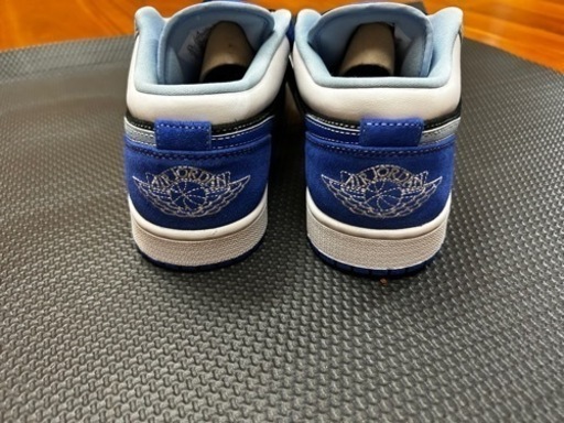 NIKE AIR JORDAN 1 LOW 