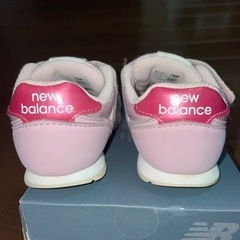 【相談中】ニューバランス　スニーカー　靴の　女の子　14センチの画像