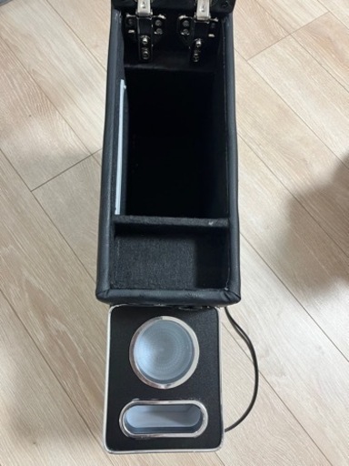 センターコンソール　アームレスト　シエンタ　フリード