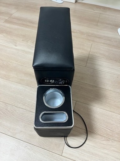 センターコンソール　アームレスト　シエンタ　フリード