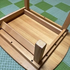 折りたたみ式テーブルの画像
