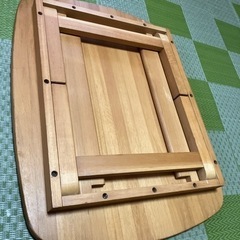 折りたたみ式テーブルの画像