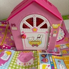メルちゃんのおうちと救急車のセットの画像
