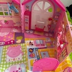 メルちゃんのおうちと救急車のセットの画像