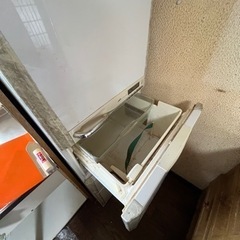 汚い冷蔵庫の画像