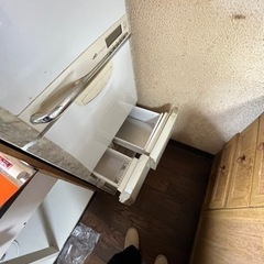 汚い冷蔵庫の画像
