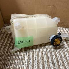 ZNS0255◇トヨタプリウス◇ZVW30◇ラジエーター◇リザー...
