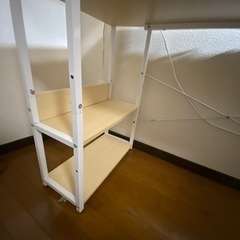 [引渡し決定]勉強机とランプセットと椅子の画像