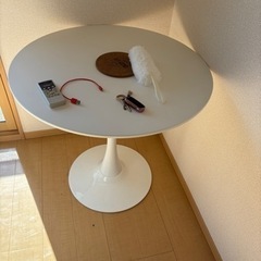 丸いテーブル