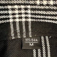 Mサイズ　165cmくらい　ボタンシャツの画像