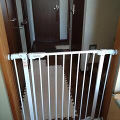 ベビーフェンス　２台　工具１個付