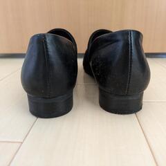 黒色パンプスの画像