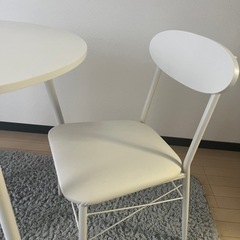 【お譲り先決まりました🙇‍♀️】円形テーブルandチェアセットの画像