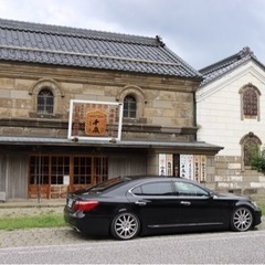 LS600hL 中期UZ 5人 黒の画像