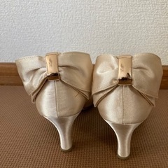 《値下げ》スーツ２点セットとパンプスの画像