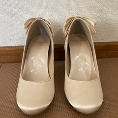 《値下げ》スーツ２点セットとパンプスの画像
