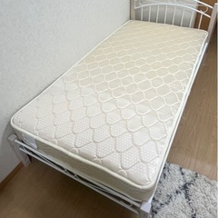 シングルホワイトベッド　の画像