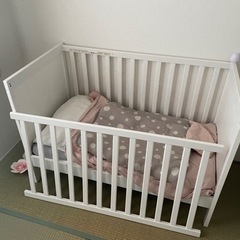 ベビーベッド　マットレス、布団付きの画像