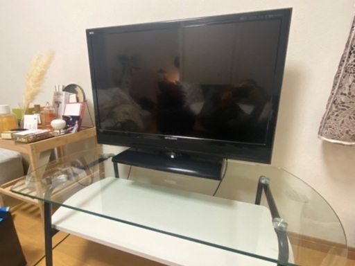 テレビ、机