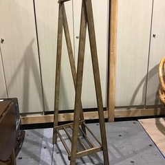 木製ハンガーラックの画像