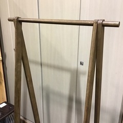 木製ハンガーラックの画像