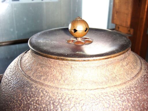 143/216 鉄茶釜 陶板台付き オブジェ レトロ