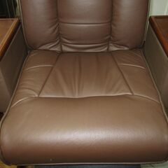 R469 座椅子 本革 回転式 肘付き 小物収納リクライニング Used・美品の画像