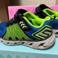 スケッチャーズ★光るスニーカー