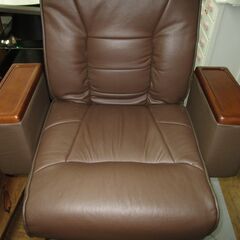 R483 座椅子 本革 肘付き 回転式 小物収納リクライニング Used・美品の画像