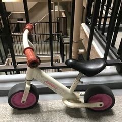 トイザらス　AVIGO トレーニングバイク　キックバイク