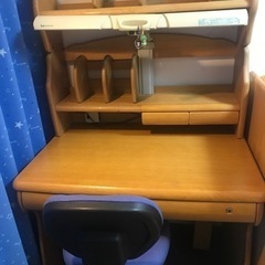 学習机と椅子