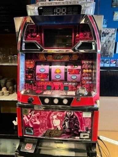 3/15まで　パチスロ　スロット　北斗の拳　有　鍵有　データーカウンター付き　置き台付き