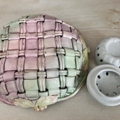 レトロな花柄小物入れの画像