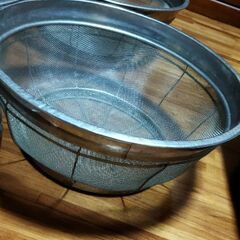 大きなザル、厨房用品 、中古 まとめ売り ざる、振るい器、調理器具厨房器具、 業務用 飲食店の画像