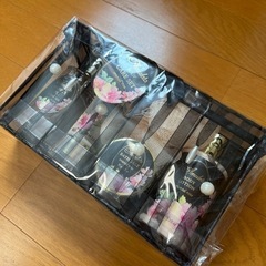 新品未使用　ギフトセット　ボディケアセット　シャワージェル　ハン...