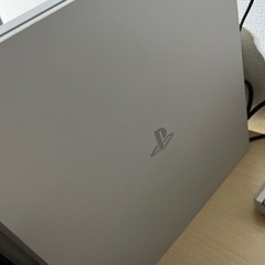 PS4（White 1TB）おまけソフト3本の画像