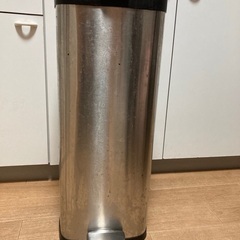 ゴミ箱の画像