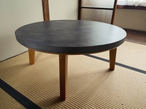 モールテックスのようなコンクリートテーブル