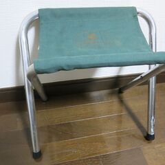 アウトドア用の小型椅子