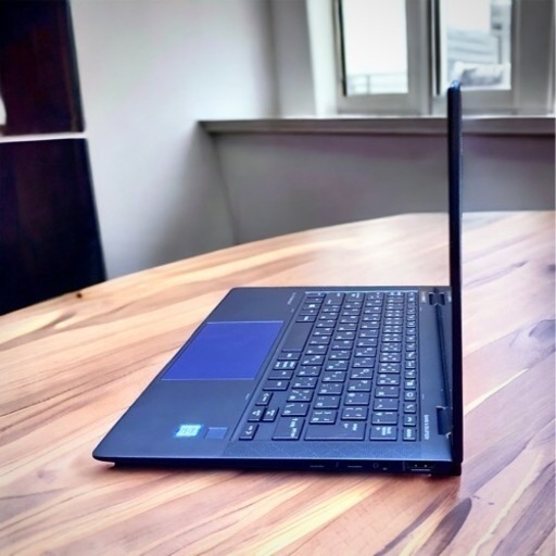 hp / Elite Dragonflyシンプルにカッコイイ?✨13.3インチで扱いやすいサイズ感です?