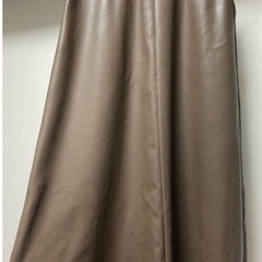 【美品】フェイクレザーフレアミディスカートの画像