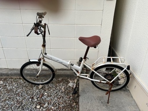 自転車　2000円　折りたたみ自転車　折りたたみ　名護市　使用感　サビあり　パンクはしてません！　手直しできる方　名護市受け渡し希望