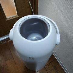 おむつが捨てられる置物の画像