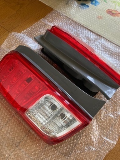 トヨタ　ルミオンUS純正テール