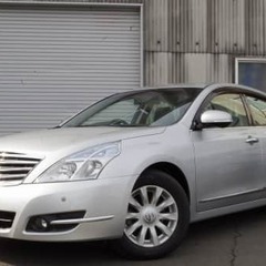 かっこいいセダン！シルバーが渋く光ってます♪の画像