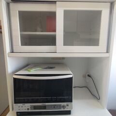 家具（食器棚、冷蔵庫、洗濯機、テレビ台、レンジ、ソファー）の画像